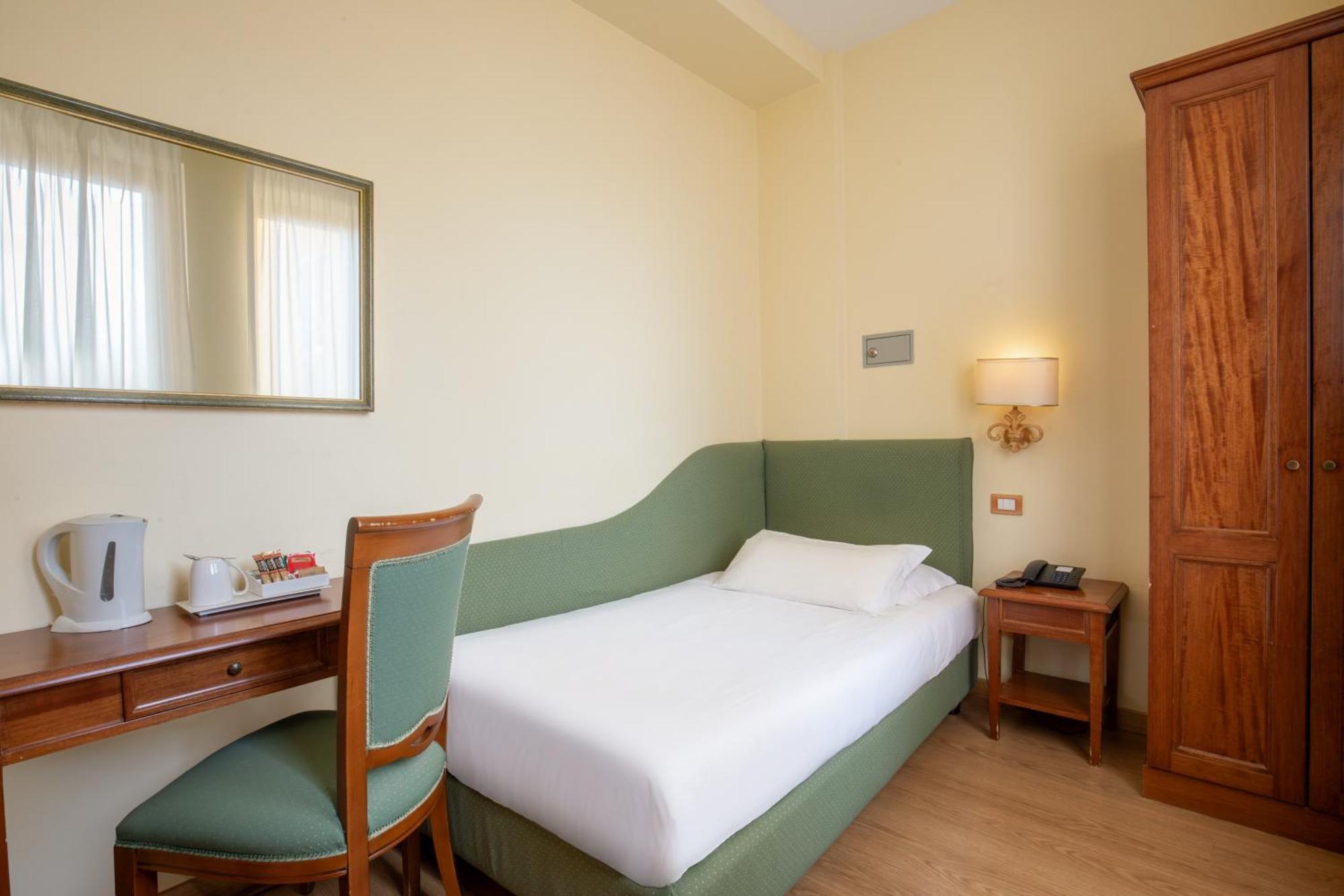 Hotel Colosseum Рим Екстериор снимка
